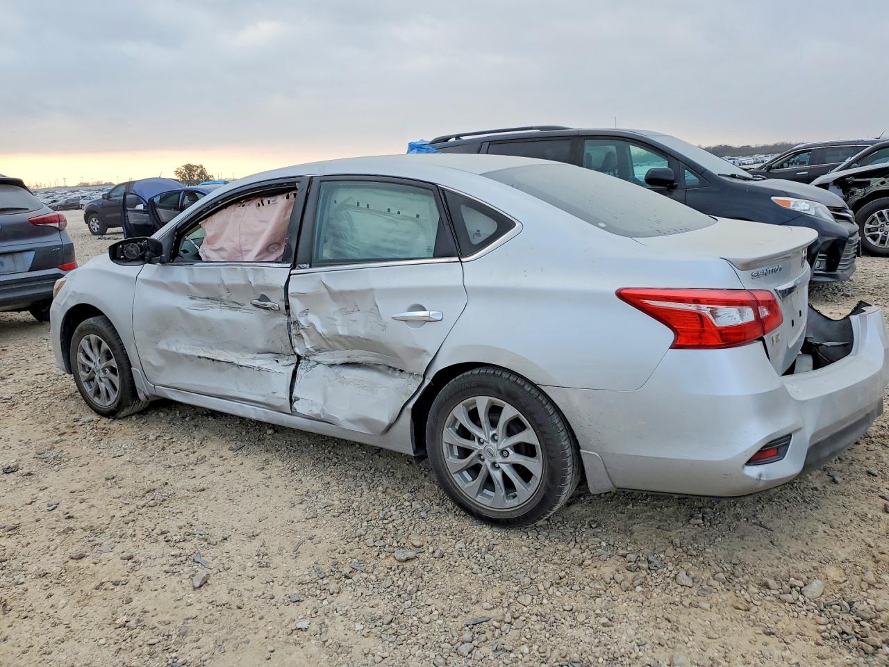 2019 NISSAN SENTRA S photo 4