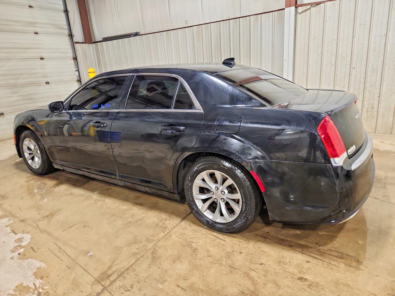 2018 CHRYSLER 300 TOURING photo 3