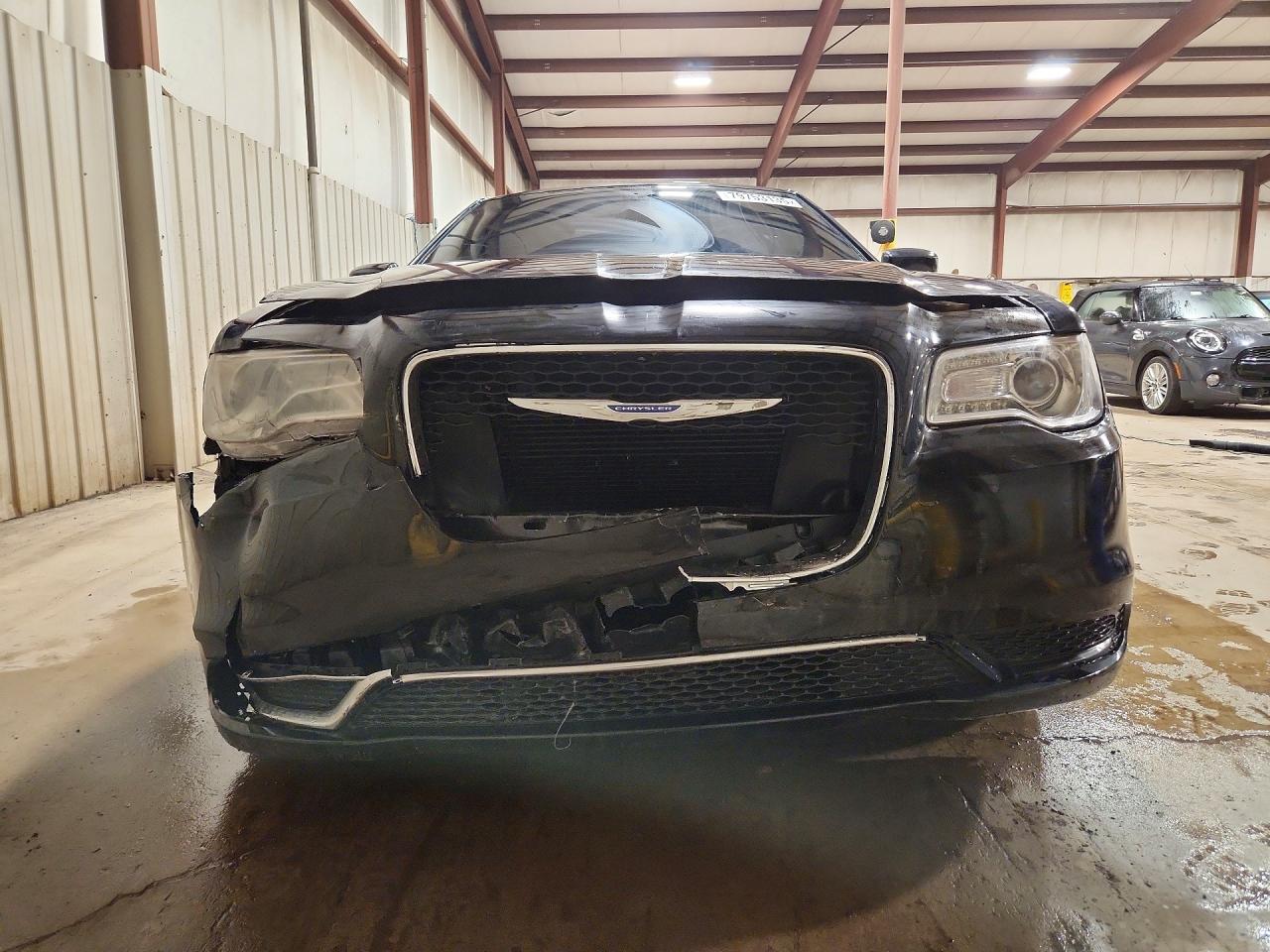 2018 CHRYSLER 300 TOURING photo 9
