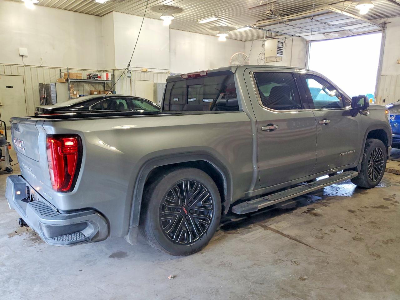 2025 GMC SIERRA K1500 DENALI photo 5