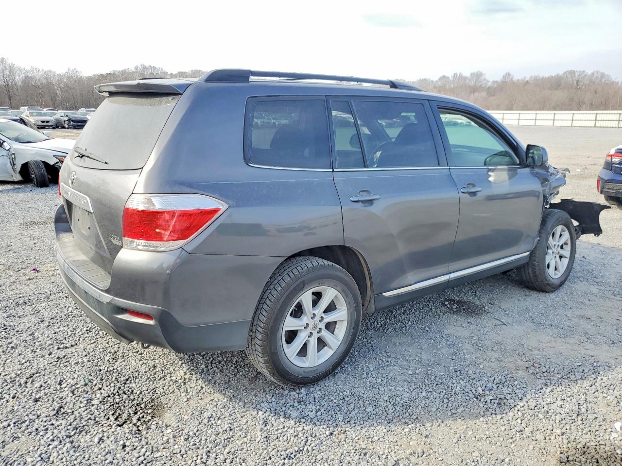 2013 TOYOTA HIGHLANDER PLUS photo 3