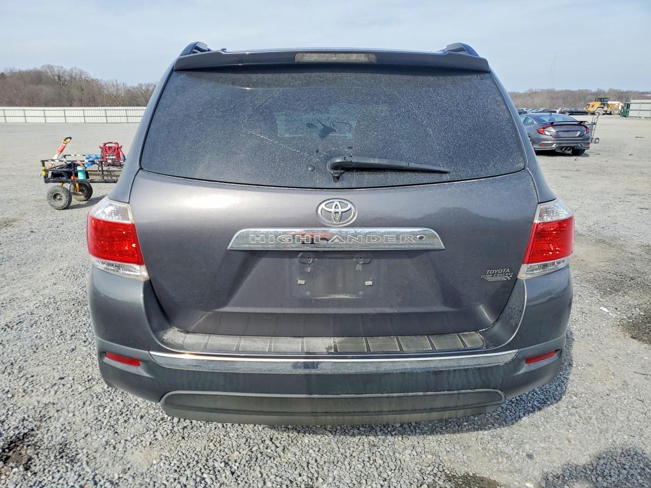 2013 TOYOTA HIGHLANDER PLUS photo 6