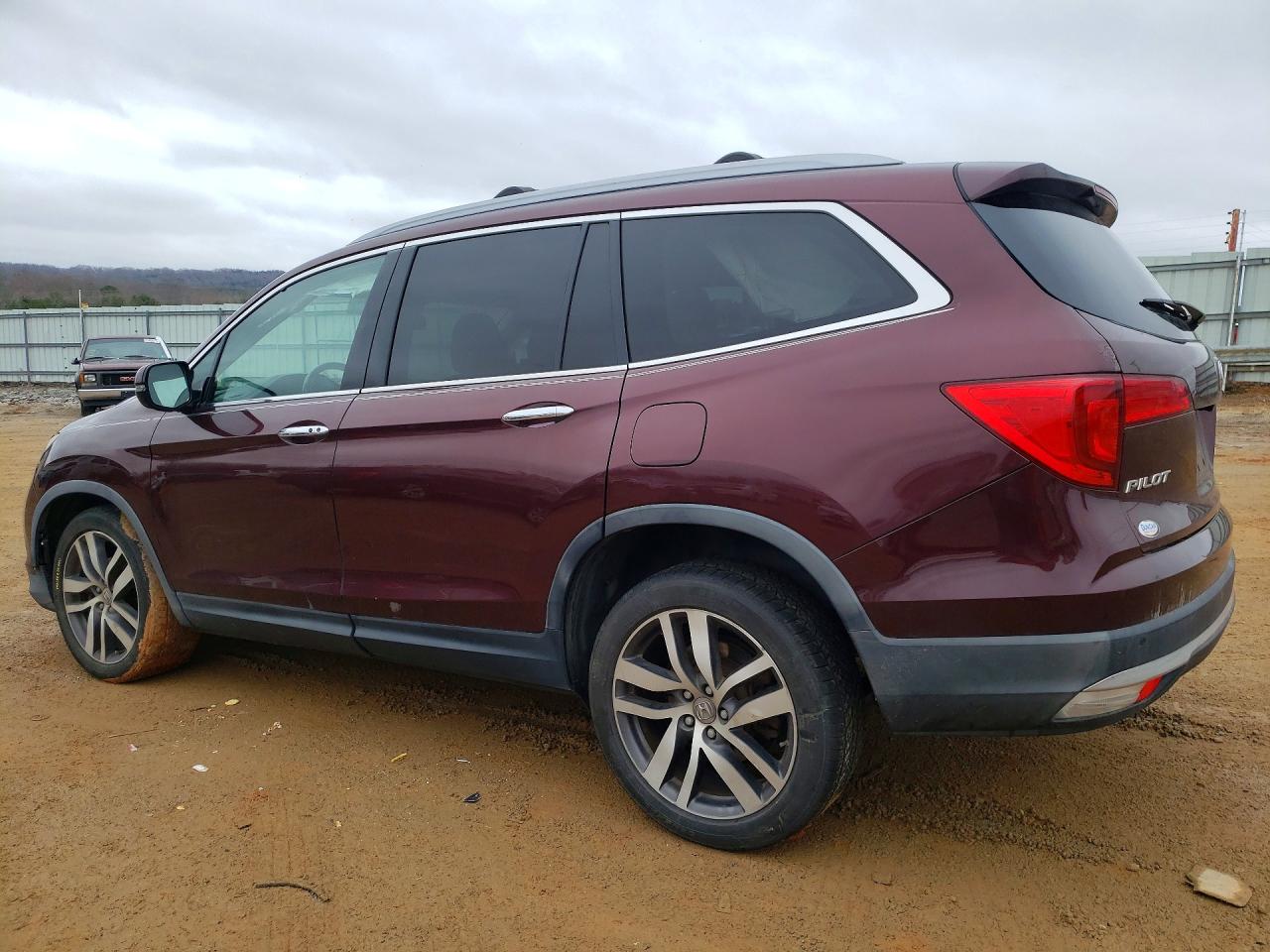 2016 HONDA PILOT TOURING photo 2