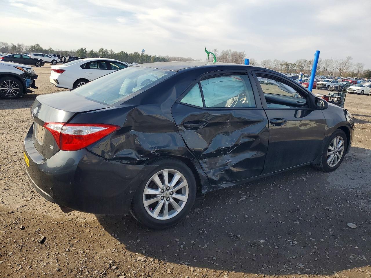 2014 TOYOTA COROLLA LE photo 3