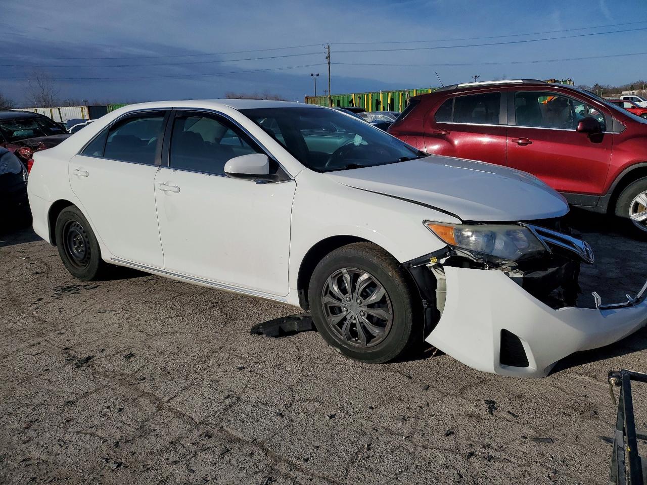 2014 TOYOTA CAMRY LE photo 4