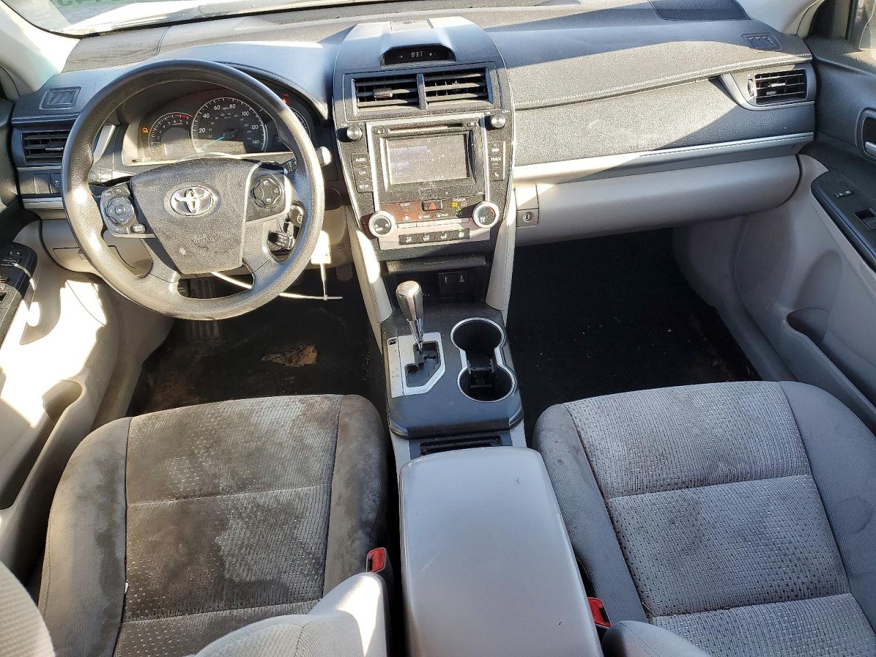 2014 TOYOTA CAMRY LE photo 8