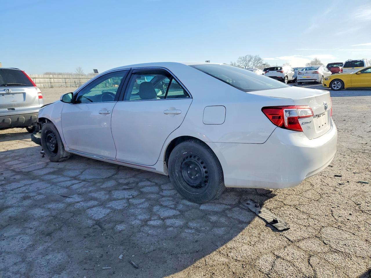 2014 TOYOTA CAMRY LE photo 2