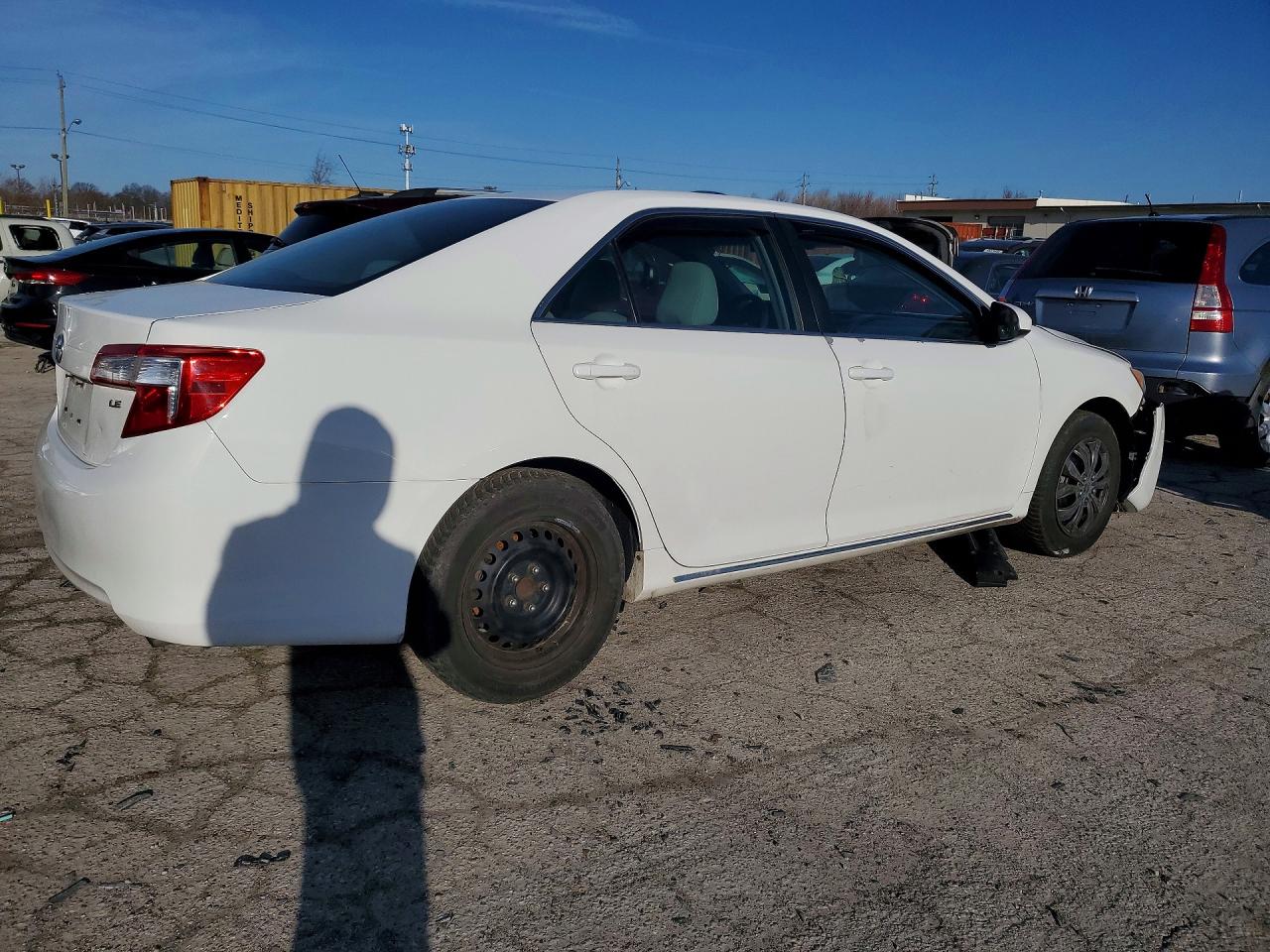 2014 TOYOTA CAMRY LE photo 3