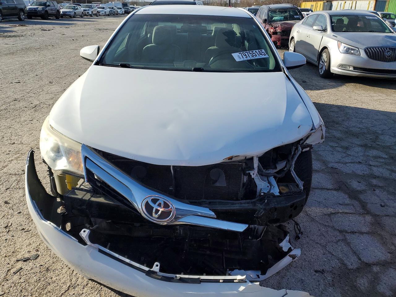 2014 TOYOTA CAMRY LE photo 5