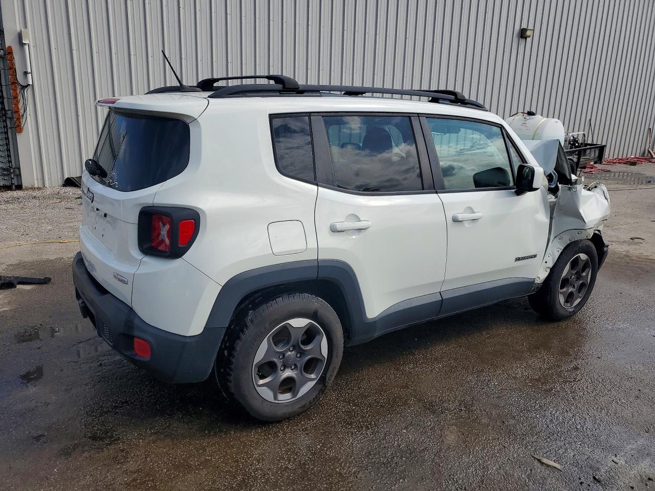 2015 JEEP RENEGADE LATITUDE photo 3