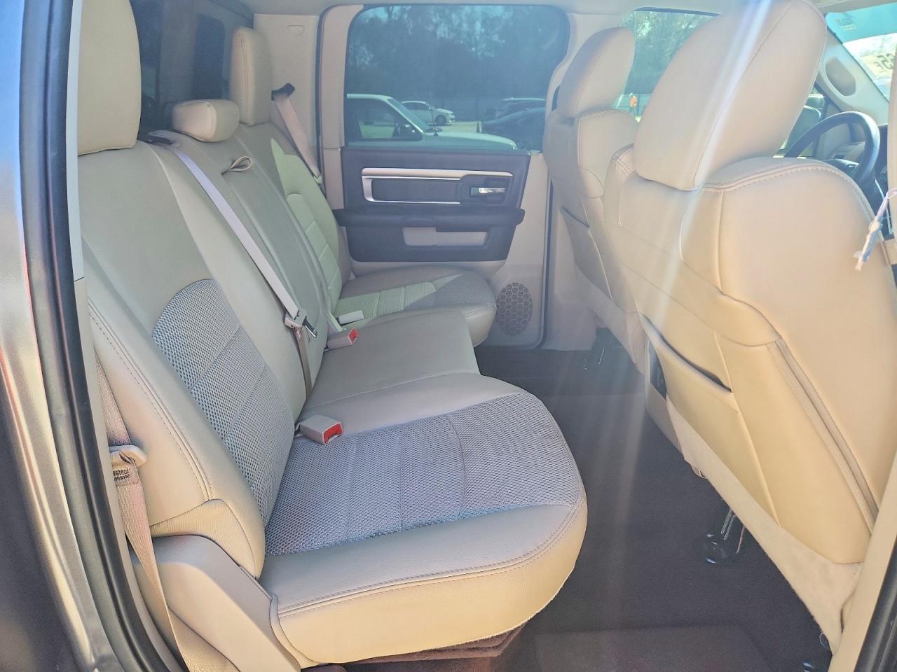 2018 RAM 1500 SLT photo 19