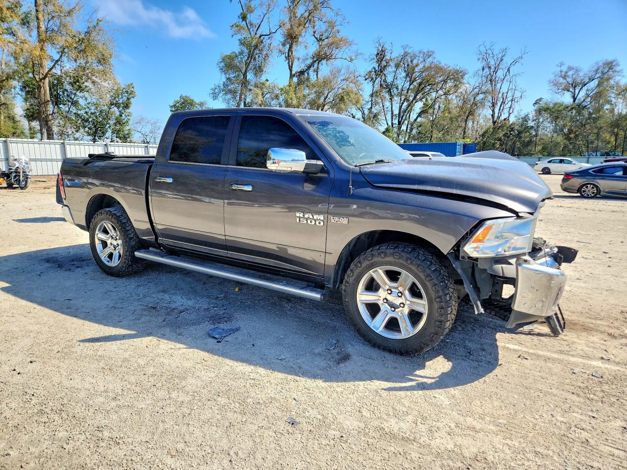 2018 RAM 1500 SLT photo 7
