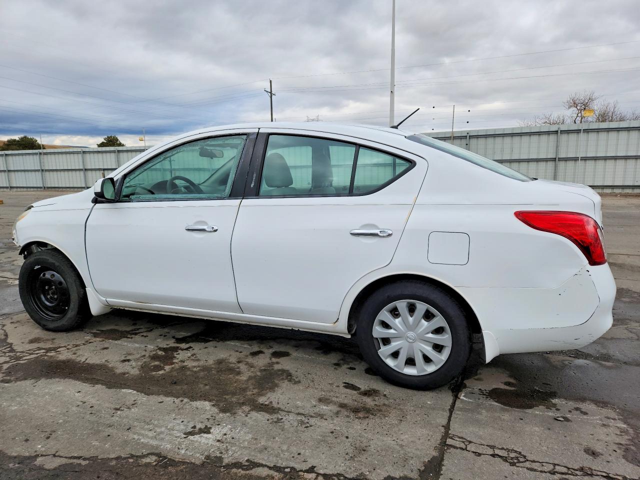 2012 NISSAN VERSA 1.6 S photo 2