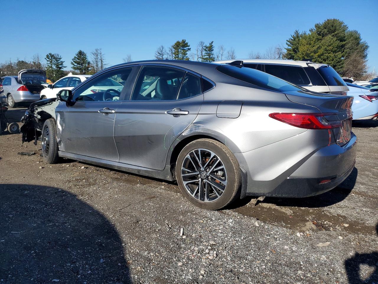 2025 TOYOTA CAMRY XLE photo 3