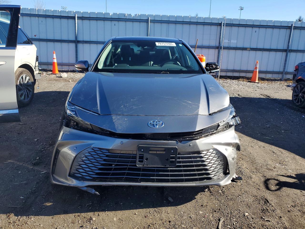 2025 TOYOTA CAMRY XLE photo 9