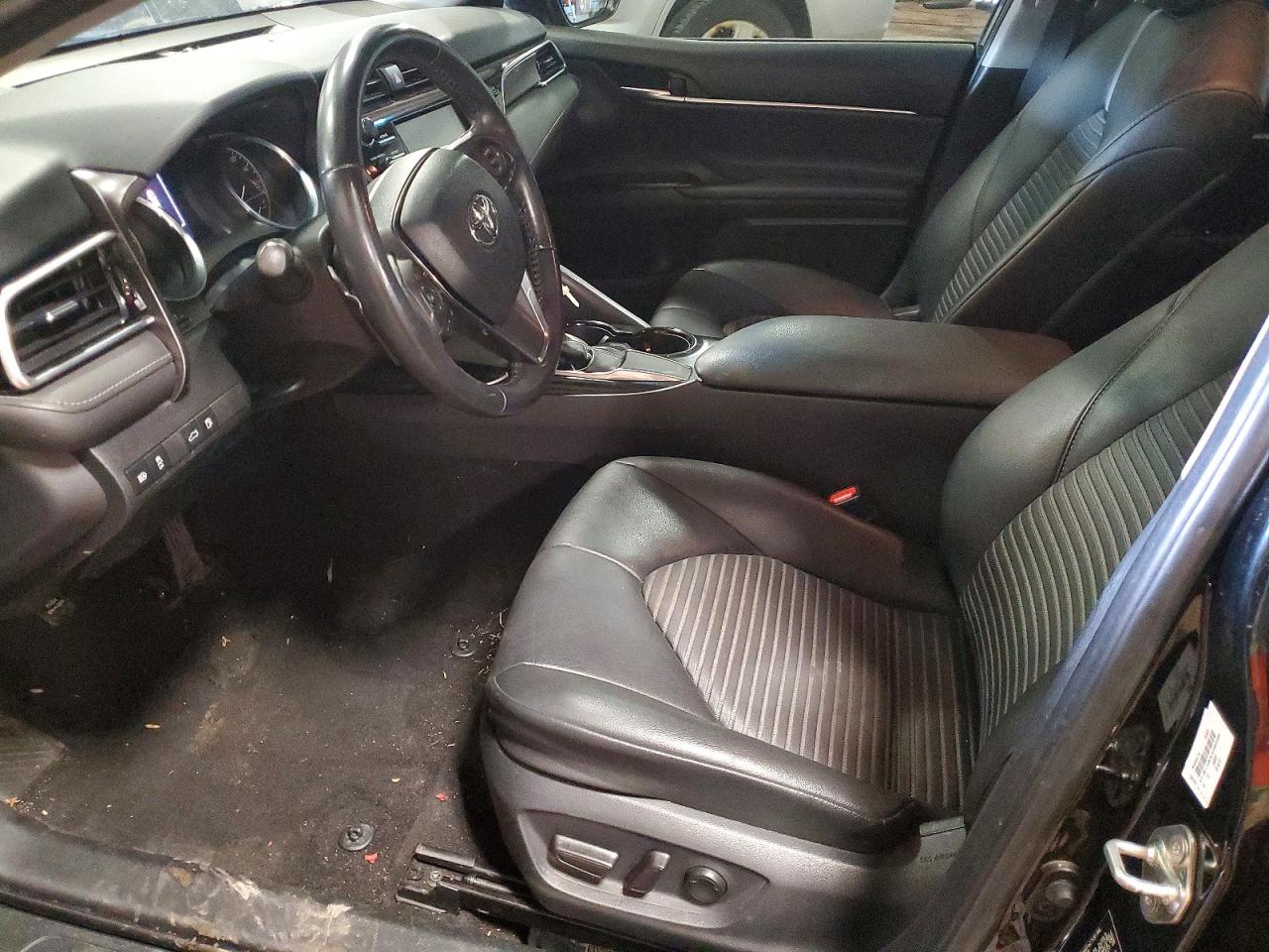 2018 TOYOTA CAMRY SE photo 7