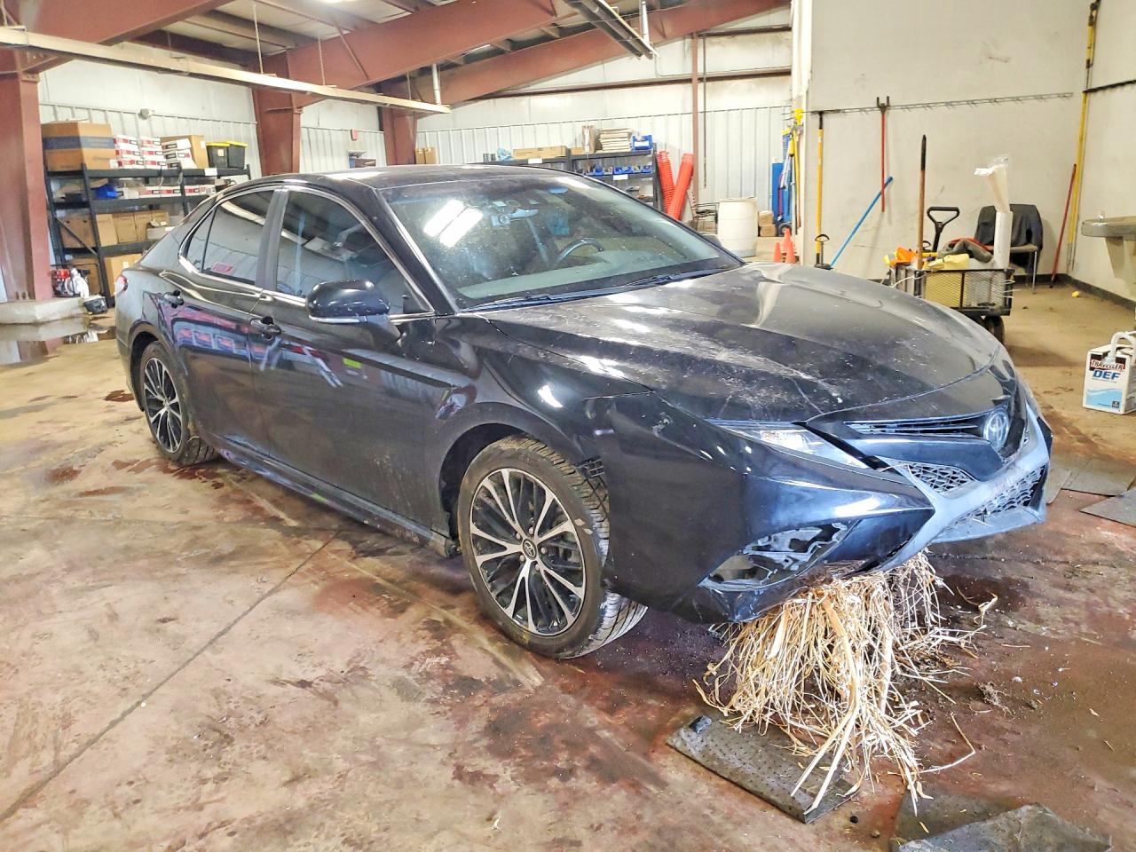 2018 TOYOTA CAMRY SE photo 4