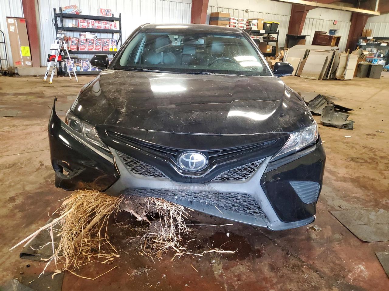 2018 TOYOTA CAMRY SE photo 5