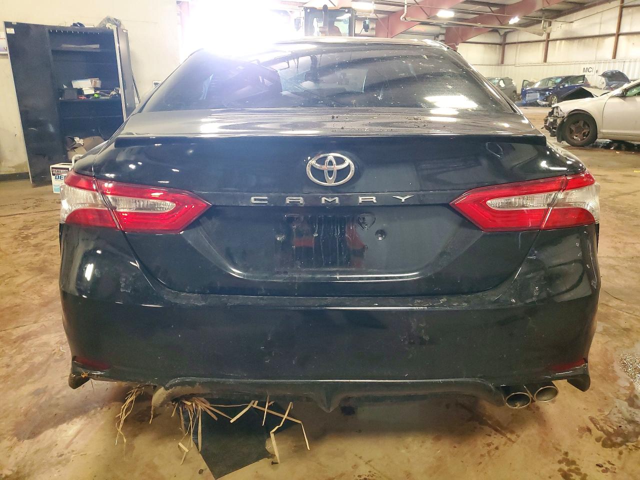 2018 TOYOTA CAMRY SE photo 6