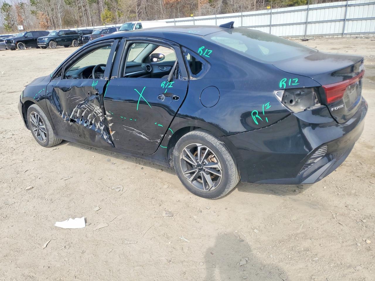2023 KIA FORTE LXS photo 3