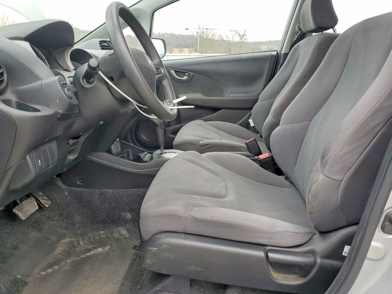 2011 HONDA FIT photo 7