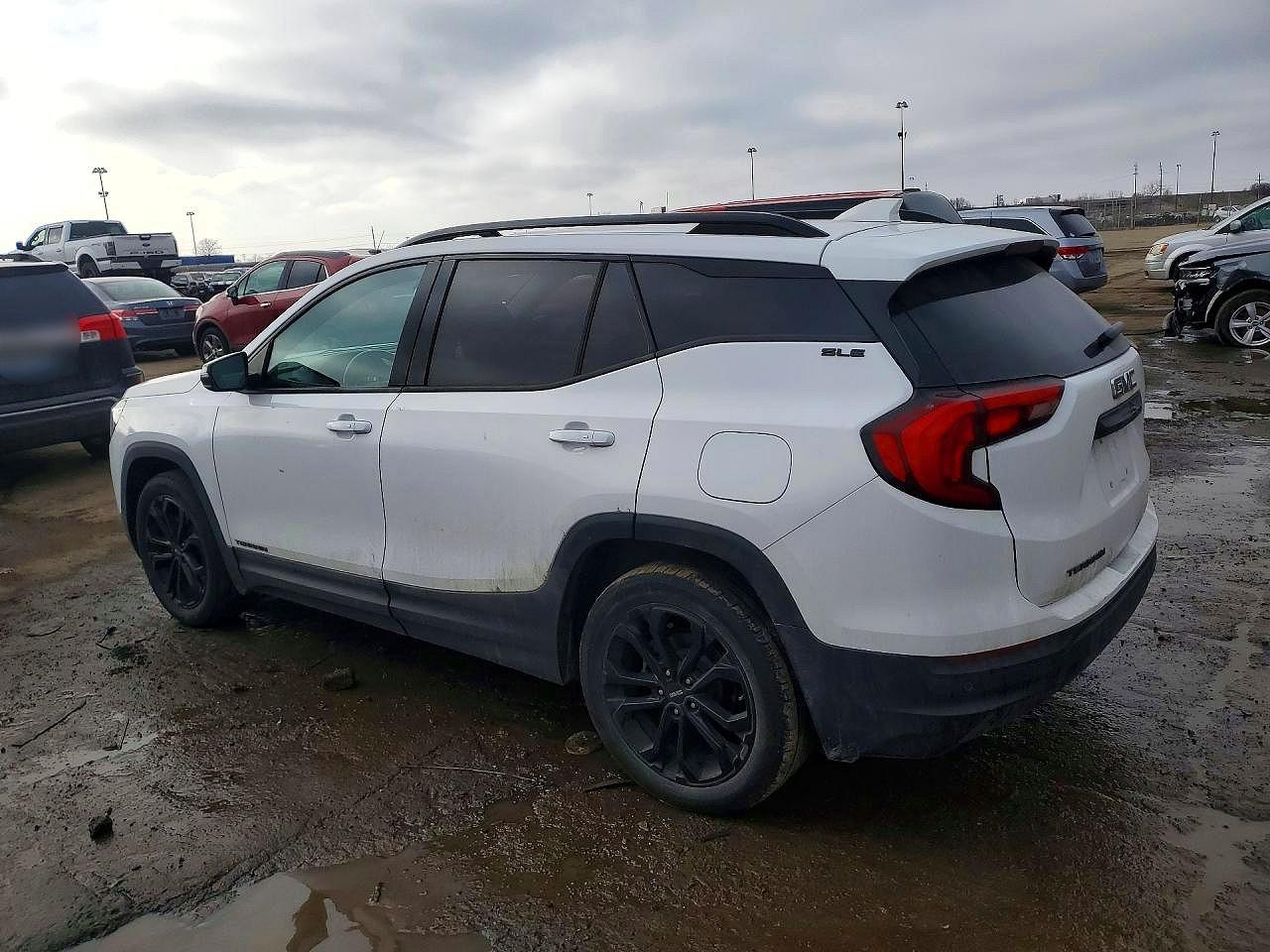 2019 GMC TERRAIN SLE photo 2
