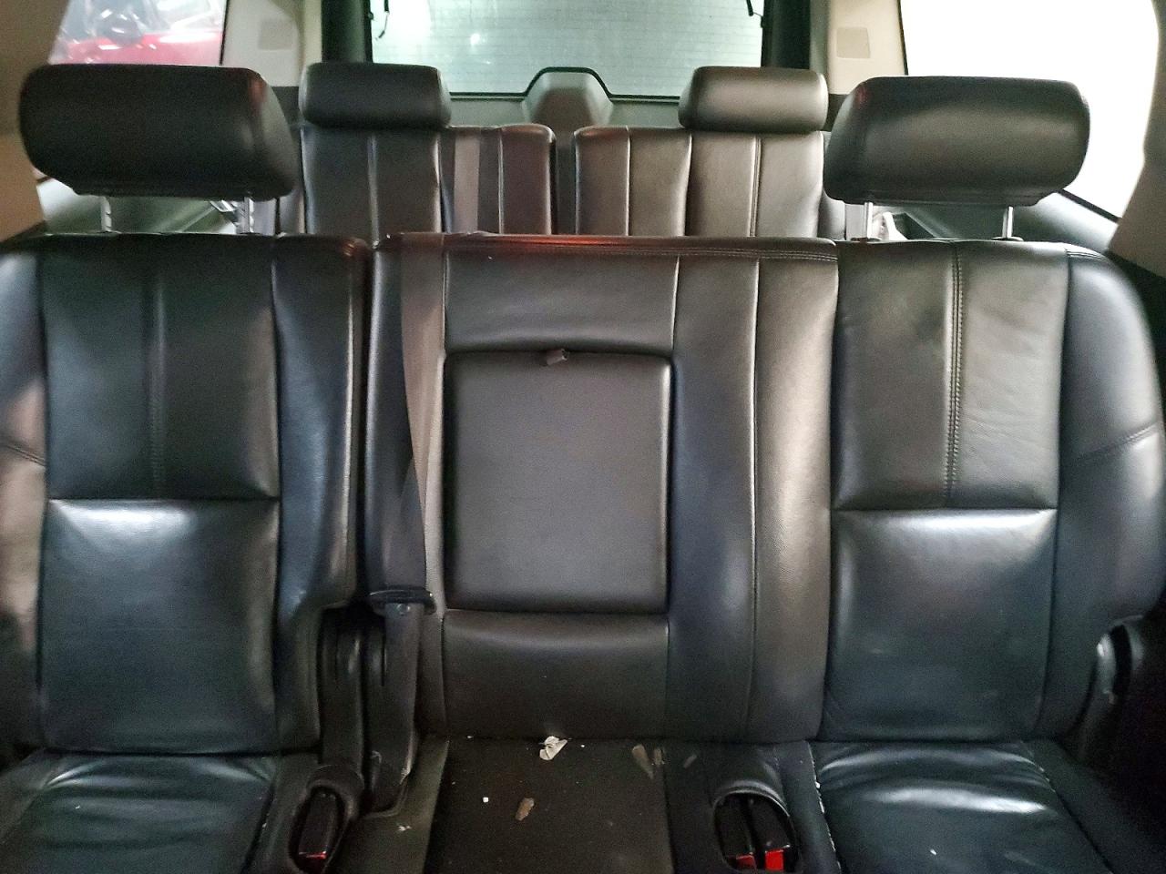 2010 CHEVROLET SUBURBAN K1500 LT photo 28