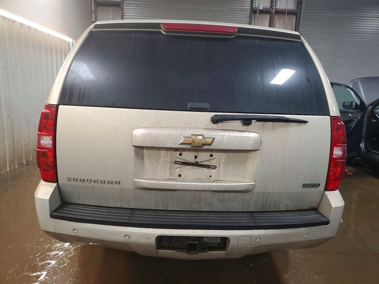 2010 CHEVROLET SUBURBAN K1500 LT photo 16