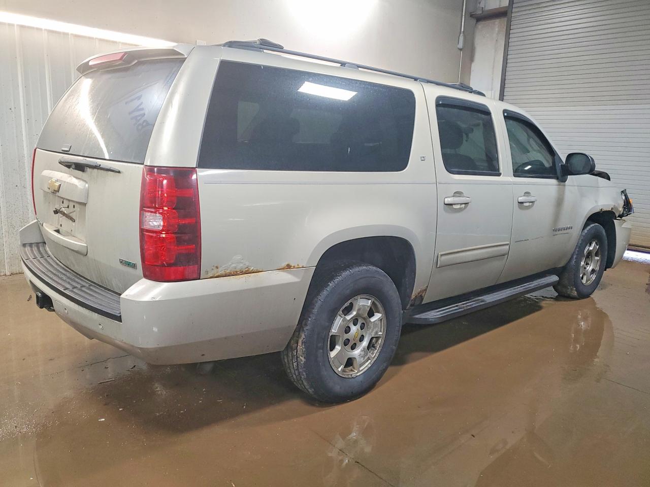 2010 CHEVROLET SUBURBAN K1500 LT photo 7