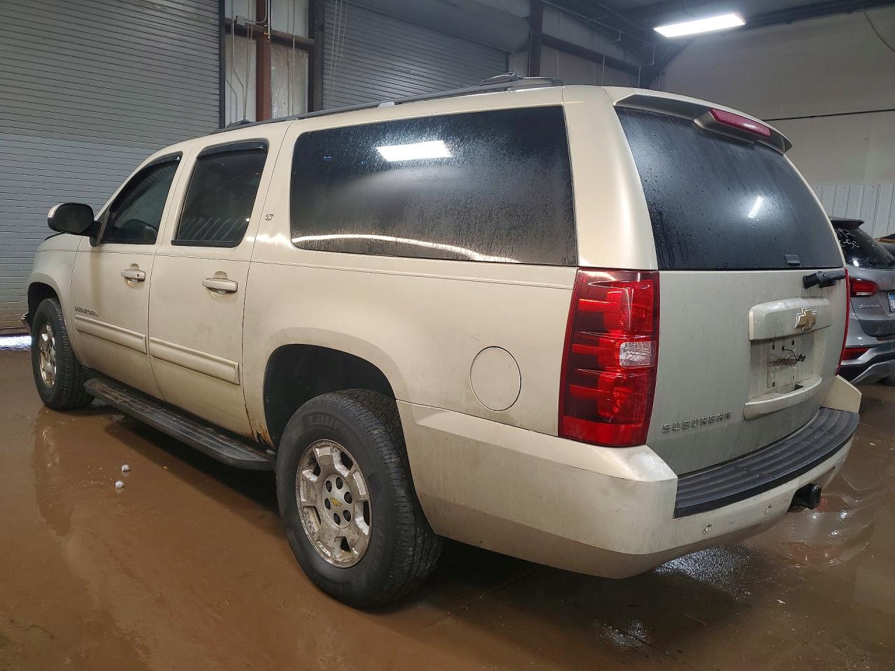 2010 CHEVROLET SUBURBAN K1500 LT photo 4