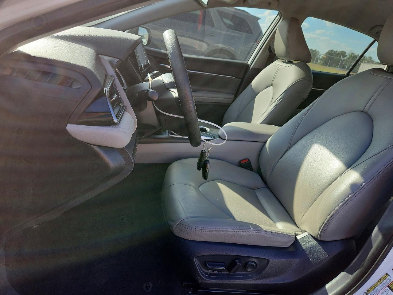 2022 TOYOTA CAMRY LE photo 7