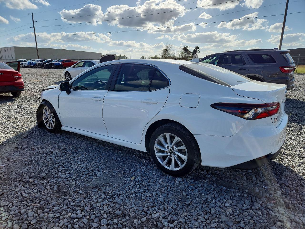 2022 TOYOTA CAMRY LE photo 2