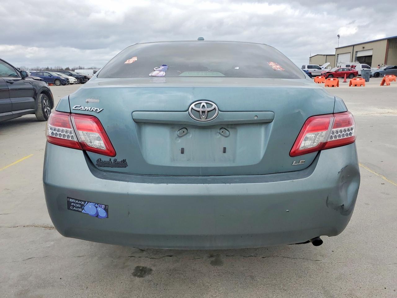 2011 TOYOTA CAMRY LE photo 11