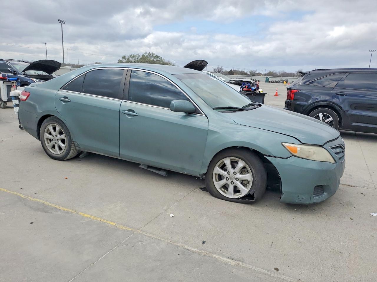 2011 TOYOTA CAMRY LE photo 7