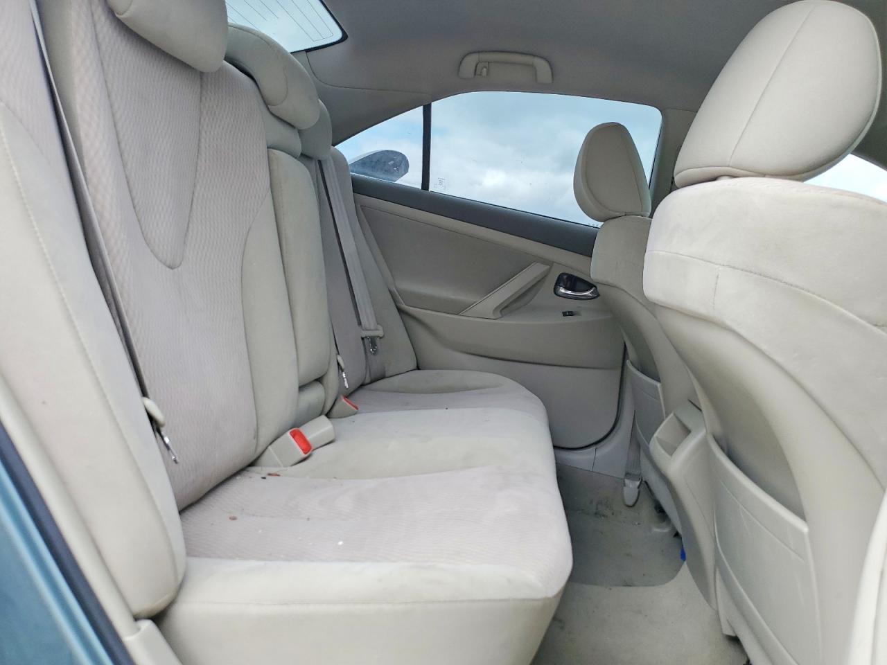 2011 TOYOTA CAMRY LE photo 19