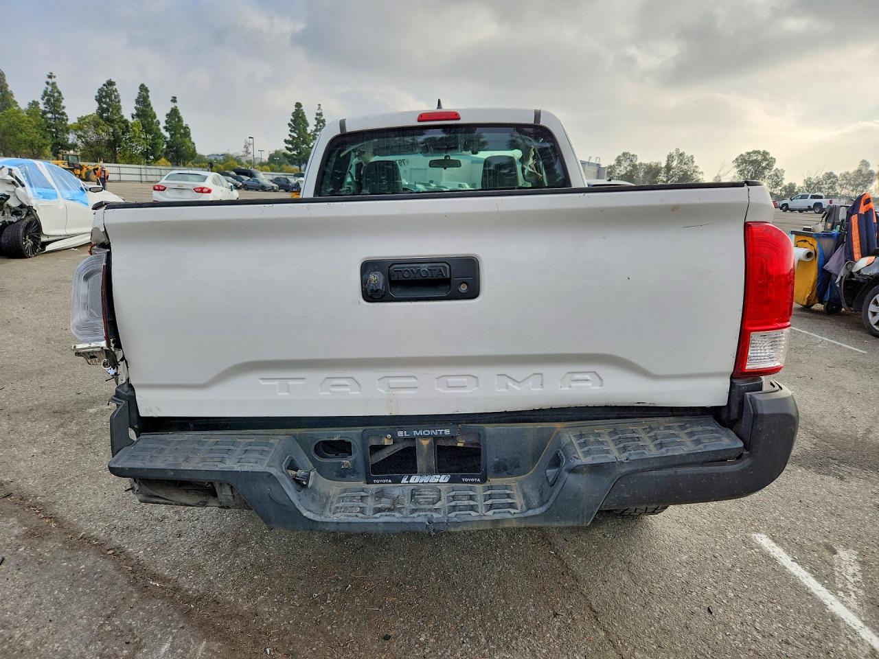 2017 TOYOTA TACOMA SR photo 6