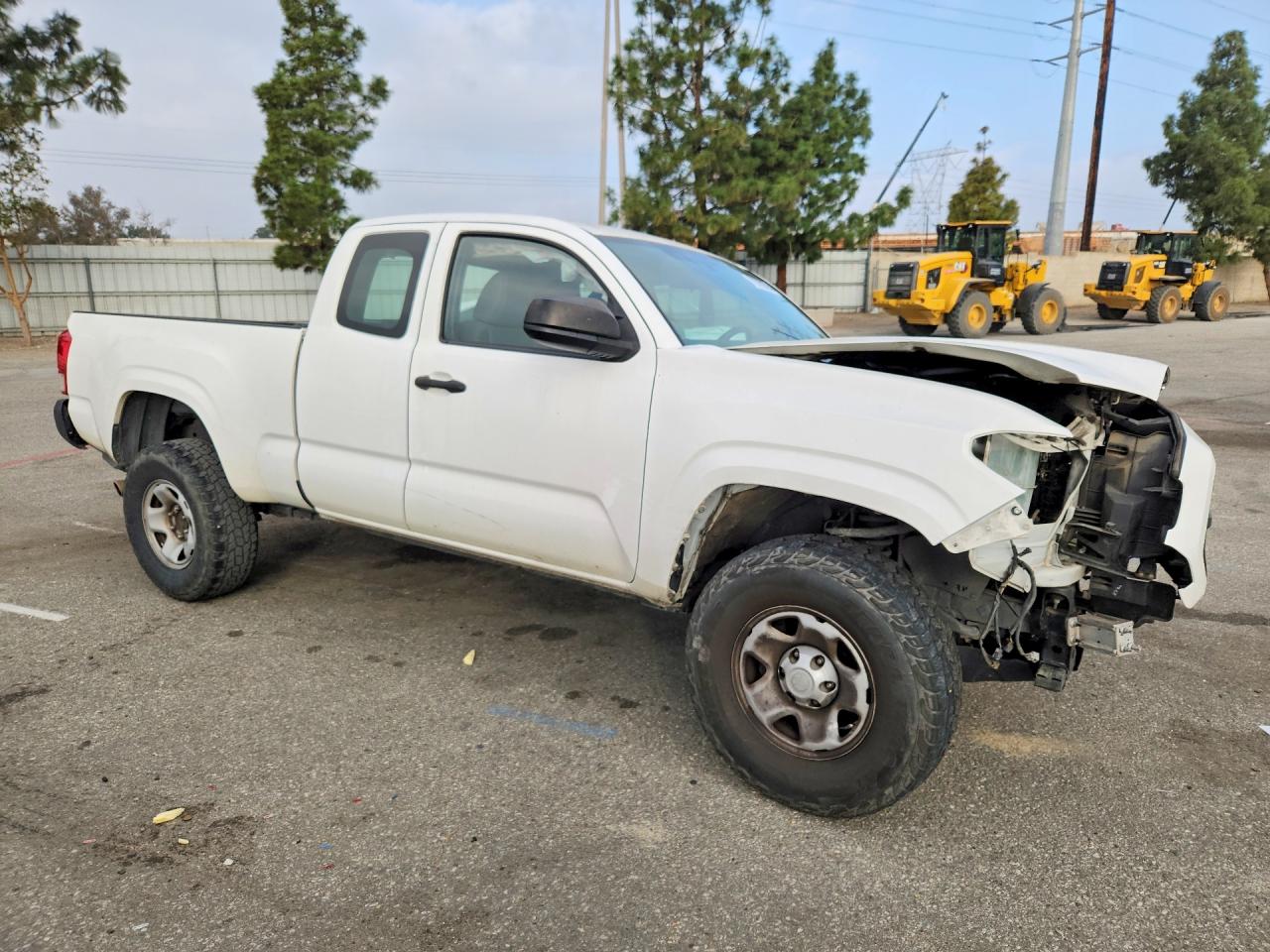 2017 TOYOTA TACOMA SR photo 4