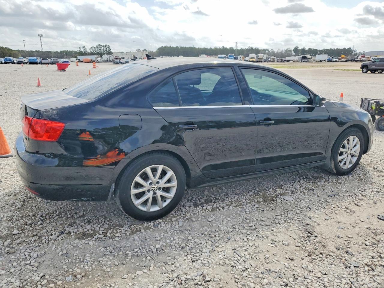 2014 VOLKSWAGEN JETTA SE photo 3