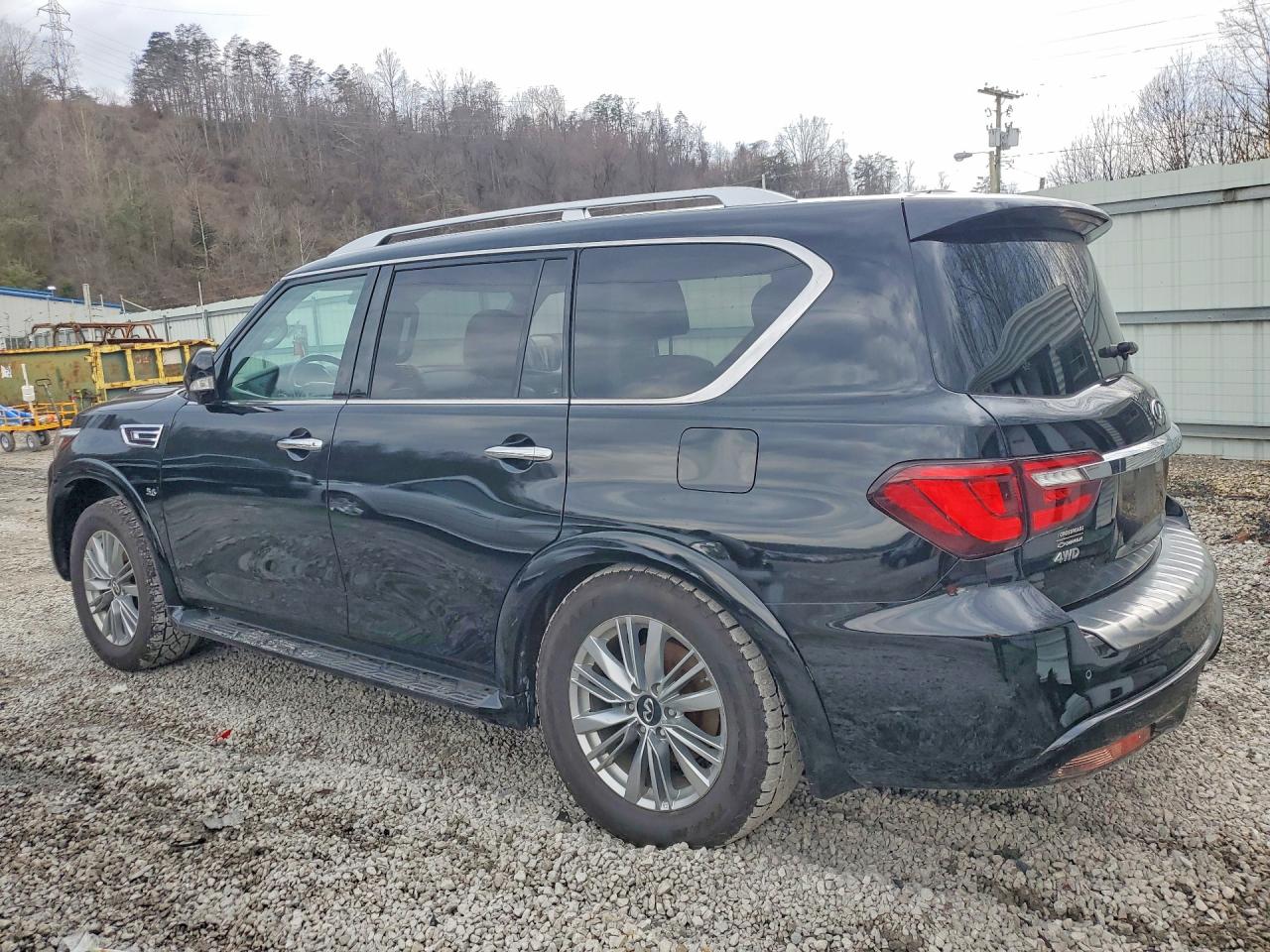 2020 INFINITI QX80 LUXE photo 3