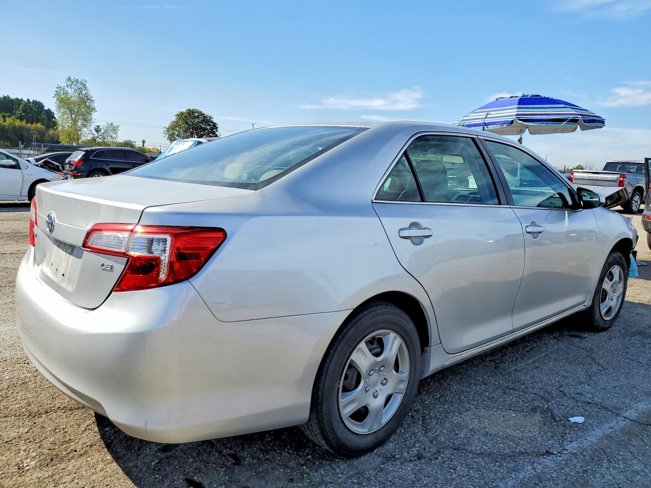 2012 TOYOTA CAMRY LE photo 3