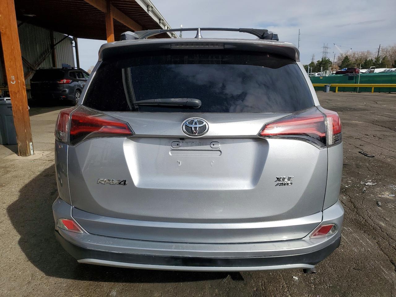 2016 TOYOTA RAV4 XLE photo 6
