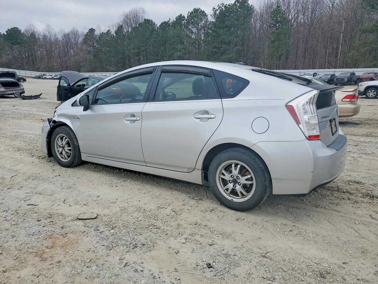 2011 TOYOTA PRIUS THREE photo 2