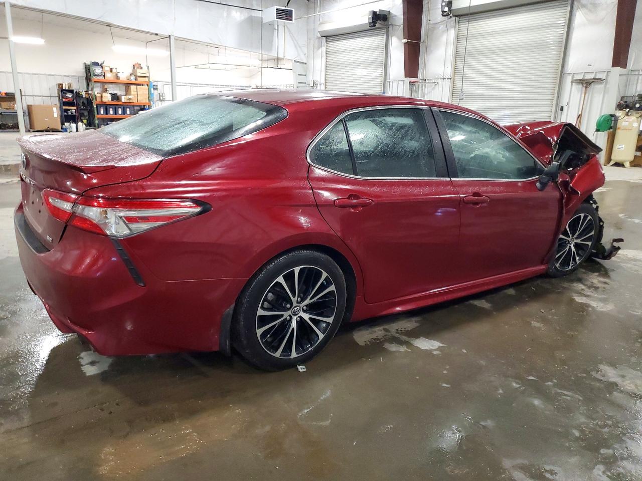 2018 TOYOTA CAMRY SE photo 5