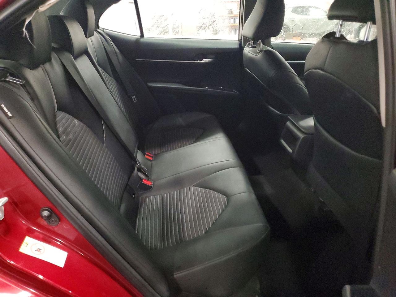 2018 TOYOTA CAMRY SE photo 19