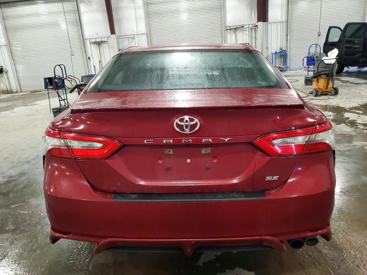 2018 TOYOTA CAMRY SE photo 11
