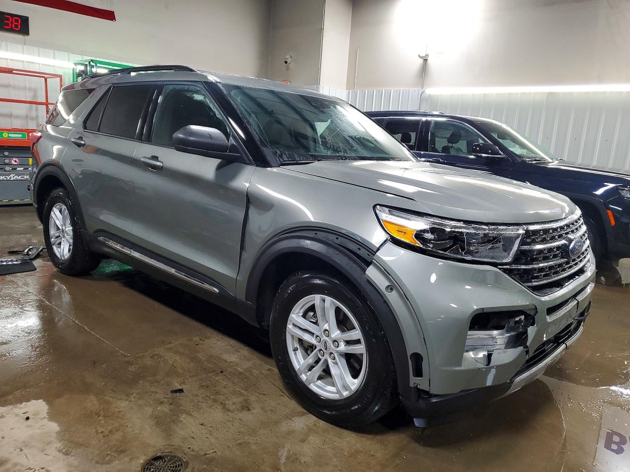 2020 FORD EXPLORER XLT photo 4