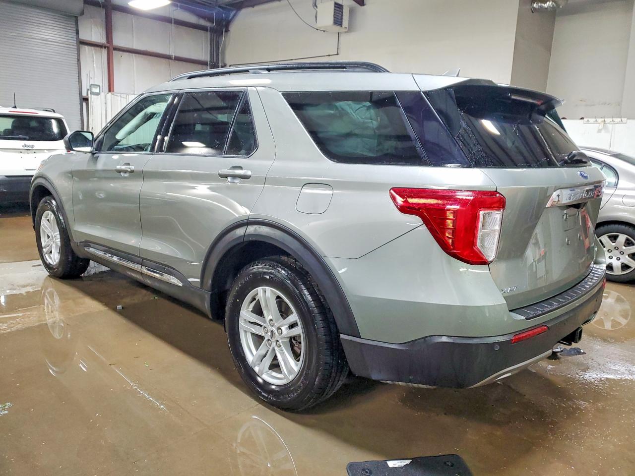 2020 FORD EXPLORER XLT photo 2