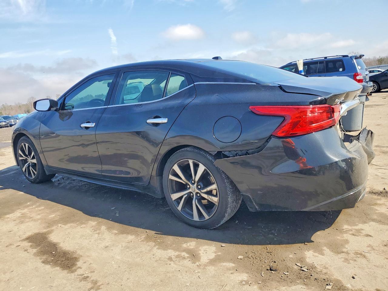 2017 NISSAN MAXIMA photo 3