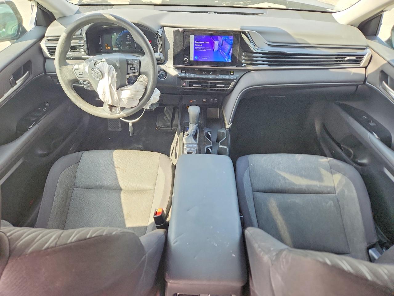 2025 TOYOTA CAMRY LE photo 8