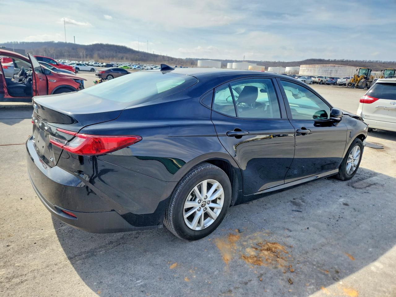 2025 TOYOTA CAMRY LE photo 3
